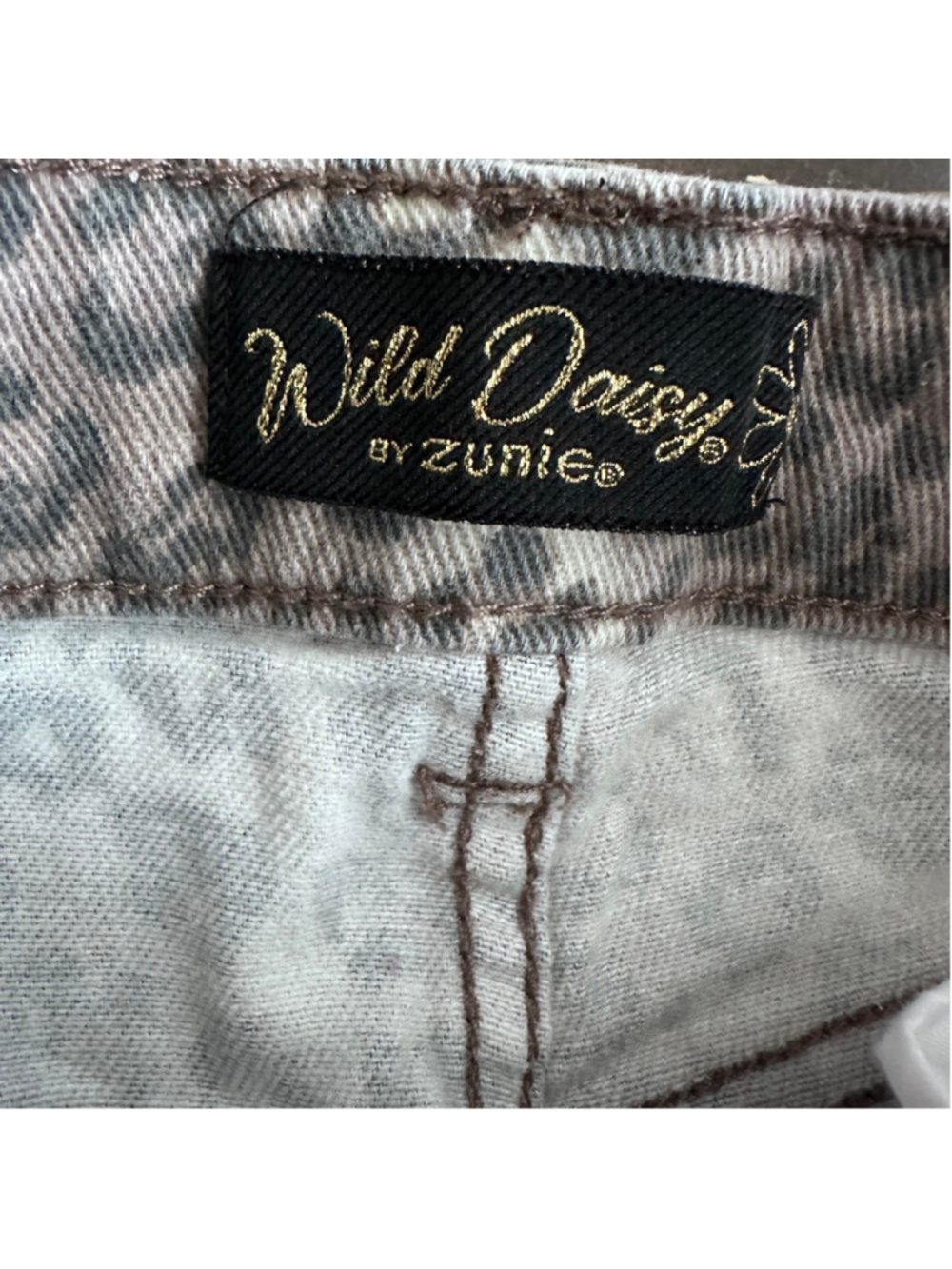 Wild Daisy by Zunie Girls 10 Gray White Leopard Flare Jeans Button Zip - Picture 2 of 6